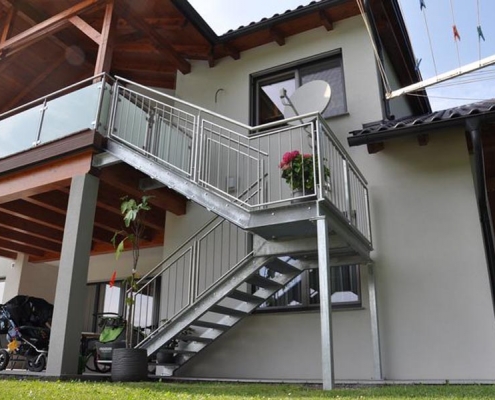 stiege treppe geländer